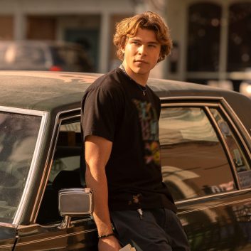 12 Young Adult Shows Like The Runarounds You Must See