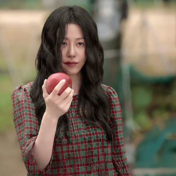 Queen Mantis Episode 1 Recap: What is in the Newspaper Report?