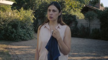 Swim to Me Ending Explained: Is Julia Dead?